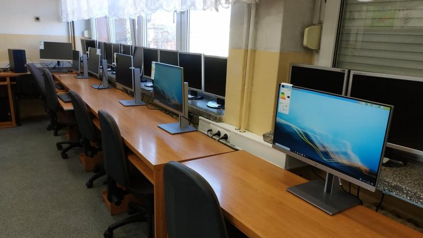 Komputery w jednej z jeleniogórskich szkół.