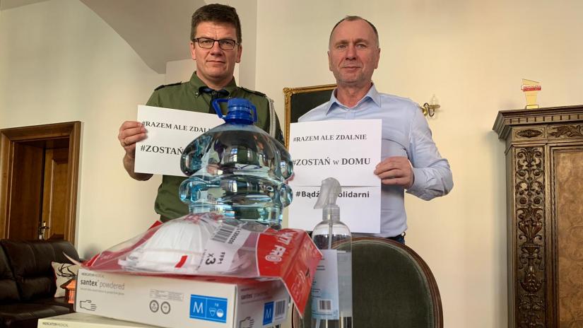 Prezydent Jerzy Łużniak (po prawej) i komendant hufca Robert Zapora.