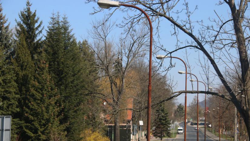 Lampy uliczne przy ul. Podchorążych w Jeleniej Górze.