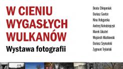 w cieniu wulkanów