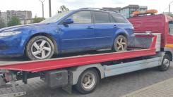 Mazda na lawecie.