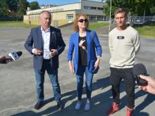 Jerzy Łuzniak, Aneta Kolendo i Jakub Guwer odpowiadają na pytania dziennikarzy.