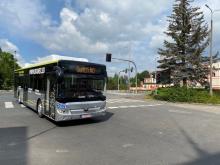 Autobus marki Yutong.