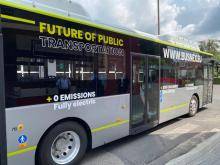 Autobus marki Yutong.