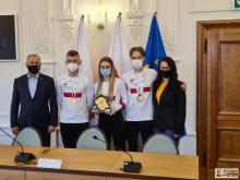Medaliście na wspólnym zdjęciu z prezydentem.