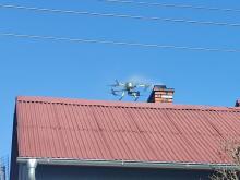 Dron nad kominem.