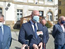 Jacek Sutryk podczas briefingu prasowego.