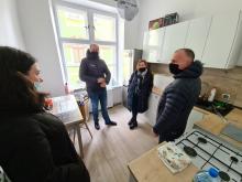 Spotkanie w mieszkaniu rodziny repatriantów.